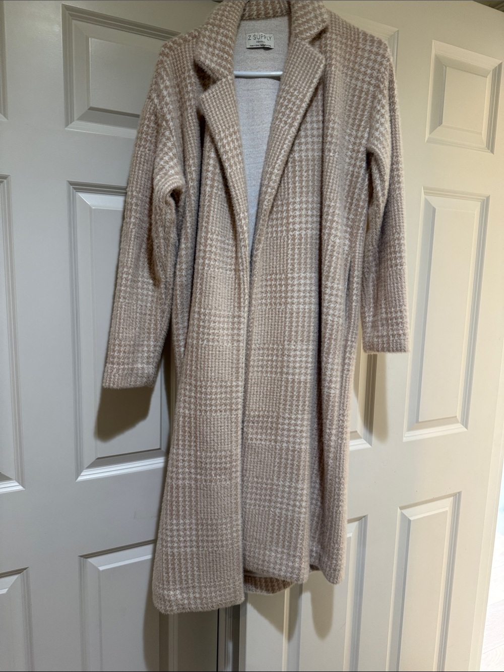 Z Supply Long Houndstooth Duster Coat in Beige and Cream